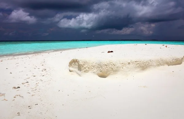 Idyllischer Strand mit maledivischer Sandbank — Stockfoto