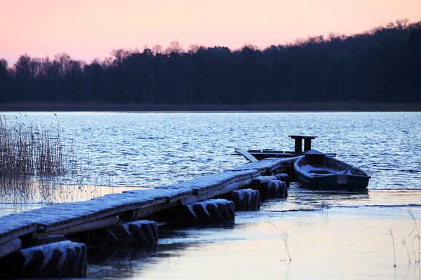 Krajina ráno zamrzlého jezera — Stock fotografie