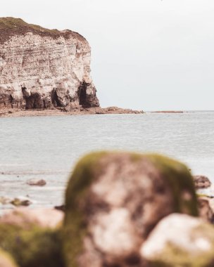 Beyaz uçurum ve kaya