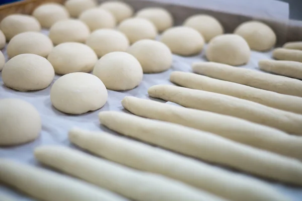 Pasta appena fatta per rotoli e francesi — Foto Stock