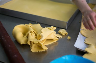 Taze kesilmiş pasta kabuk yığını