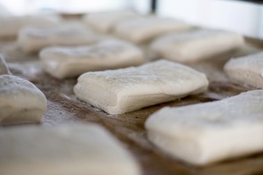 Close-Up Ciabatta ekmeği tepsi