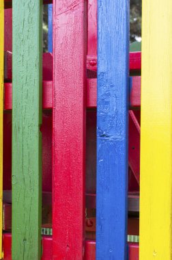 Dikey dört renkli çıtaları