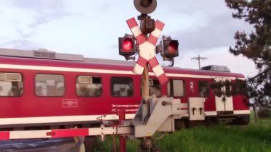 Yükselen tren bariyer