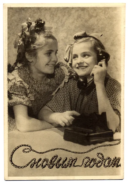 Meisje bellen via de telefoon — Stockfoto