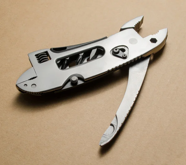 Multitool, kapesní nůž, kleště — Stock fotografie