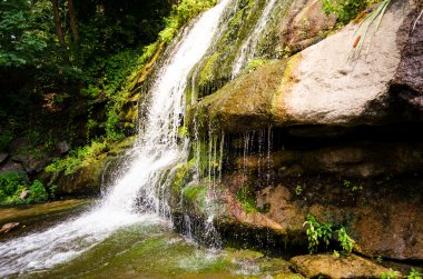 Buzlu büyük şelale