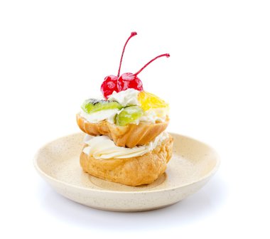 Bir tabak meyve ile choux pasta