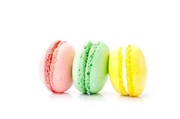 Drie Franse kleurrijke bitterkoekjes — Stockfoto