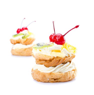 Meyve ile choux pasta