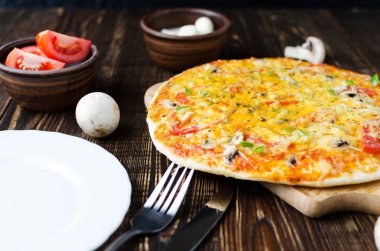 Mantar ve peynir vejetaryen pizza