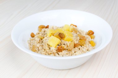 Yulaf ezmesi beyaz haykırmak içinde