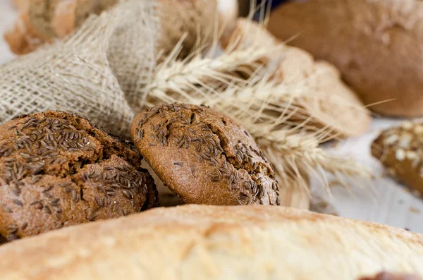 Bodegón Pan Fresco Una Tabla Cortar Madera — Foto de Stock