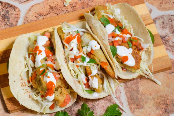 Baja California Style Fish Tacos With Toppings Стокове Фото