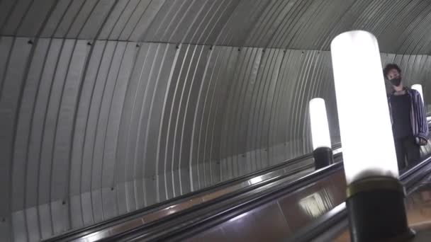 Metro Stasyonunda Nsansız Yürüyen Kaldırım Boş Metro Ukrayna — Stok video