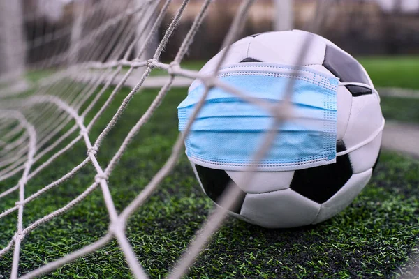 Bola Sepak Bola Dalam Masker Medis Goal Net Stadion Kosong Stok Foto