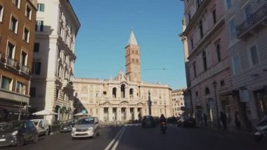 Roma, İtalya - 11 Aralık 2020: Covid19 salgını nedeniyle çok az turistle Bazilika di Santa Maria Maggiore manzarası