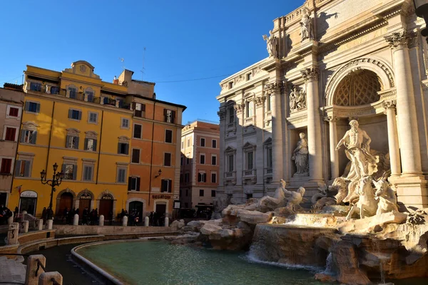 Rom Italien December Utsikt Över Fontana Trevi Med Turister Grund — Stockfoto