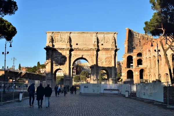 Рим Італія Грудня 2020 Вид Арку Константина Колізей Невеликою Кількістю — стокове фото