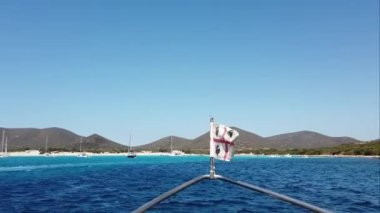 Tekneden güney Sardunya 'nın güzel manzarası..