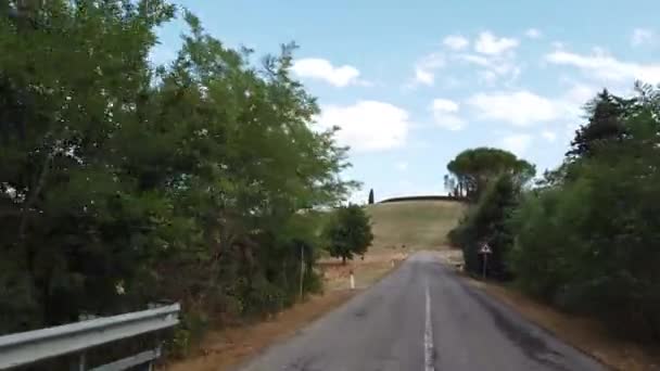 Άποψη Της Ειδυλλιακής Υπαίθρου Της Τοσκάνης Κατά Μήκος Του Δρόμου — Αρχείο Βίντεο