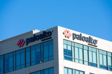 Palo Alto Networks merkez kampüs merkezi mavi gökyüzü altında Santa Clara, CA, USA - 2020