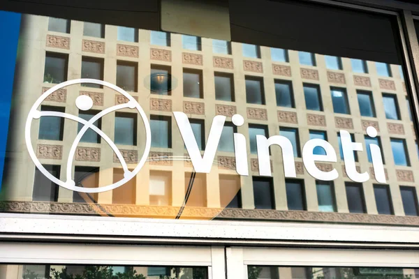 Vineti公司总部玻璃门上方的标志和签名 美国加利福尼亚州旧金山 2020年 — 图库照片