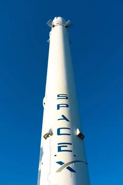 Logo Znaku Spacex Wzmacniaczu Rakietowym Falcon Wyświetlanym Siedzibie Spacex Spacex — Zdjęcie stockowe