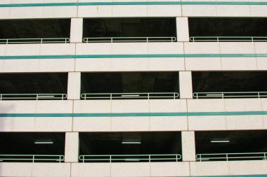 Tipik çok katlı otopark görüntüsü ve dış görünüş.