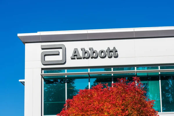 アボットのロゴ シリコンバレーの会社のオフィスで署名します アボット Abbott Labs アメリカ合衆国カリフォルニア州サニーベール 2020年 — ストック写真