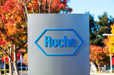Roche işareti, Hoffmann-La Roche 'un Roche Teşhis Bölümü' nün kampüsünde logo - San Jose, California, ABD - 2020