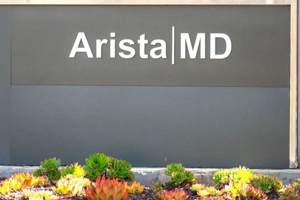 アリスタムMd 本部の看板にロゴ Aristamdは 医療イノベーションに特化したテレヘルス企業です 米国カリフォルニア州サンディエゴ 2020 — ストック写真