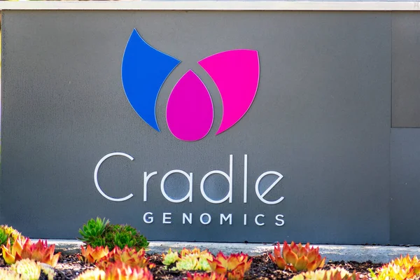 Cradle Genomics Sign ロゴがバイオテクノロジースタートアップの本社に掲載されました 米国カリフォルニア州サンディエゴ 2020 — ストック写真