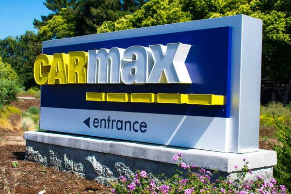 Carmax Sign Logo Dealership Entrance San Jose California Usa 2020 — Stock Photo, Image