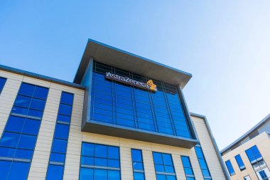 AstraZeneca Eczacılık ve Biyofarmasötik Şirketi dış yapıyı inşa ediyor. - Güney San Francisco, Kaliforniya, ABD - 2020