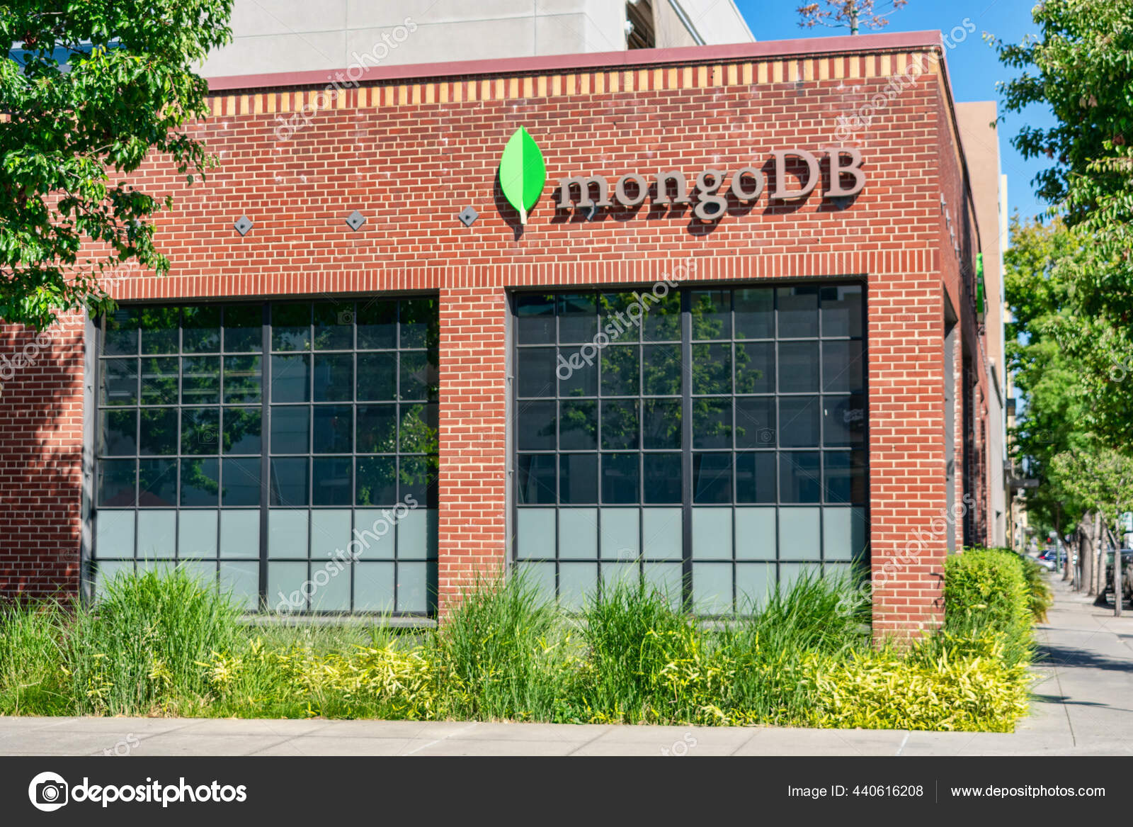 MongoDB (MDB) Earnings Beat Drives Surge; China Real Estate Risks Rise