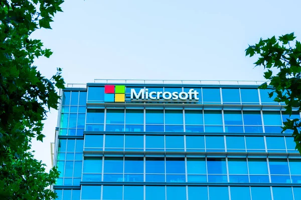 Microsoft Zeichen Auf Campus Bürofassade Silicon Valley Sunnyvale Kalifornien Usa — Stockfoto