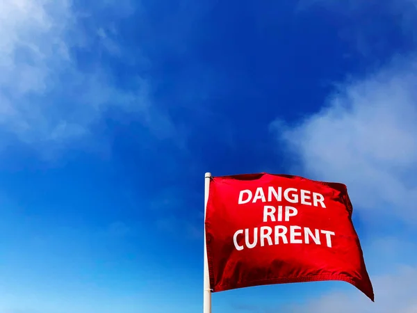 Danger Rip Aktuelle Rote Flagge Zeigt Gefährliche Reißstromaktivität Blauer Himmel — Stockfoto