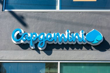 Silikon Vadisi ofisindeki Capgemini logosu. Capgemini SE, merkezi Fransa 'nın başkenti Paris' te bulunan Fransız profesyonel hizmet ve iş danışmanlık şirketidir. - San Francisco, Kaliforniya, ABD - 2021