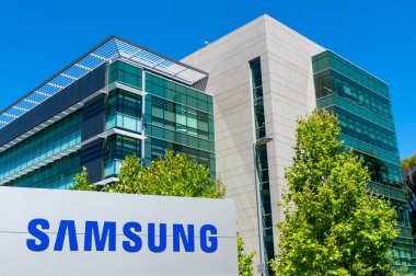 Samsung Araştırma Amerika SRA kampüsü Silikon Vadisi 'nde mavi gökyüzü altında - Mountain View, California, ABD - 2019