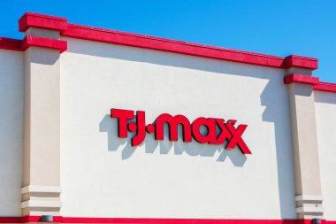TJX Şirketleri 'nin San Jose California, ABD' deki perakende mağazasında TJ Maxx imzası var.