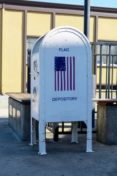 USPS self-service kiosks dispensing new Flag design