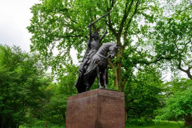 Central Park 'taki Kral Jagiello Anıtı, Wladyslaw II Jagiello, Polonya Kralı ve Litvanya Büyük Dükü - New York, ABD - 2021 tarihli bir binicilik anıtıdır.
