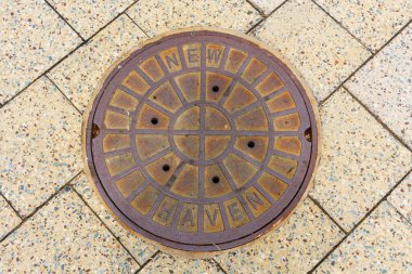 Hijyenik kanalizasyon kapağı. - New Haven, Connecticut, ABD - 2021
