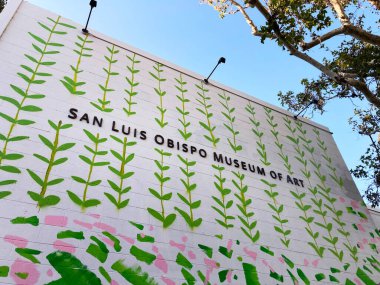 Müzenin dış duvarında San Luis Obispo Sanat Müzesi - San Luis Obispo, ABD - 2021