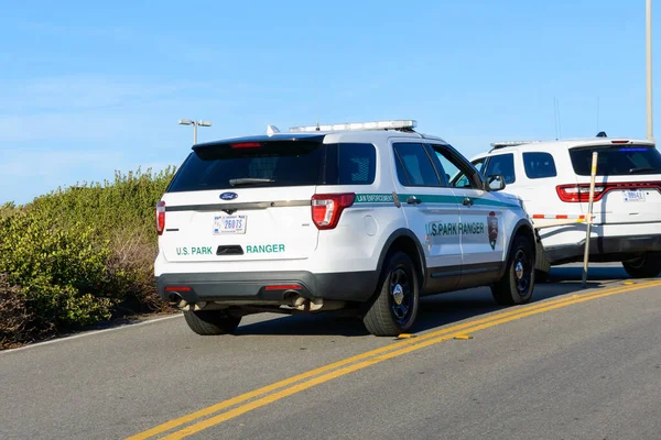 Två Amerikanska Park Ranger Polisen Suv Fordon National Park Service — Stockfoto