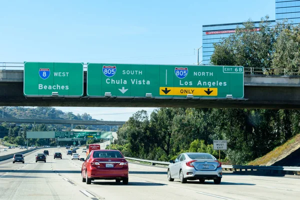 Tráfego Ligeiro Auto Estrada Interstate 805 Overhead Road Sign Showing — Fotografia de Stock