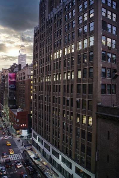 Utsikt Från Ett Fönster Ner Livlig Gata Och Byggnader Centrala — Stockfoto