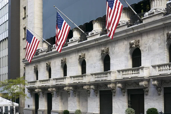 American Flags Hanging New York Stock Exchange Building — Stock Photo, Image