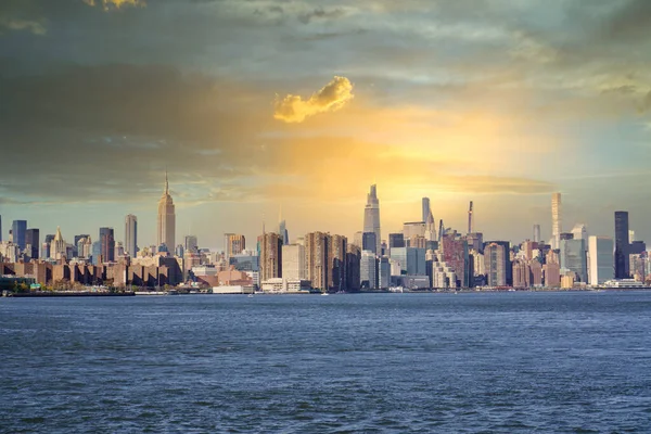 Panorama Dos Arranha Céus Cidade Nova York Frente Água Skyline — Fotografia de Stock